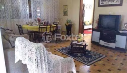 Casa com 3 quartos à venda na Rua Eurico Lara, 335, Medianeira, Porto Alegre, 300 m2 por R$ 749.000