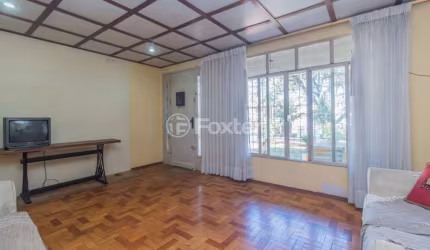 Casa com 2 quartos à venda na Rua Cipó, 1015, Passo da Areia, Porto Alegre, 379 m2 por R$ 800.000