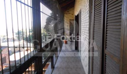 Casa com 3 quartos à venda na Avenida Capivari, 1104, Cristal, Porto Alegre, 270 m2 por R$ 647.000