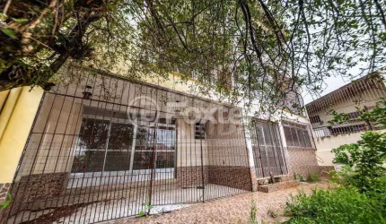 Casa com 6 quartos à venda na Avenida Copacabana, 1231, Tristeza, Porto Alegre, 300 m2 por R$ 1.166.000