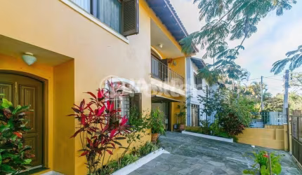 Casa com 3 quartos à venda na Rua André Primo Biazetto, 414, Campo Novo, Porto Alegre, 330 m2 por R$ 1.100.000
