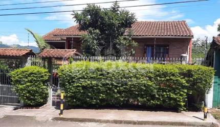 Casa com 3 quartos à venda na Rua Aleste Luiz Belocchio, 96, Teresópolis, Porto Alegre, 181 m2 por R$ 550.000