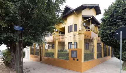 Casa com 3 quartos à venda na Rua Paulo Blaschke, 540, Jardim Itu Sabará, Porto Alegre, 310 m2 por R$ 790.000