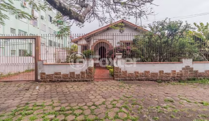 Casa com 2 quartos à venda na Avenida França, 1047, São Geraldo, Porto Alegre, 216 m2 por R$ 641.000