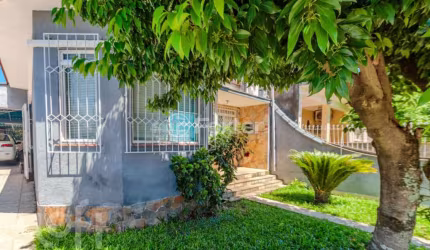Casa com 3 quartos à venda na Rua dos Maias, 94, Rubem Berta, Porto Alegre, 158 m2 por R$ 353.400