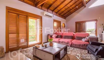 Casa com 3 quartos à venda na Acesso dos Hibiscos, 42, Santa Tereza, Porto Alegre, 264 m2 por R$ 690.000