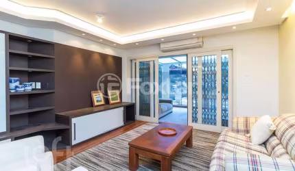 Casa com 4 quartos à venda na Rua Coronel Paulino Teixeira, 325, Rio Branco, Porto Alegre, 272 m2 por R$ 1.780.000