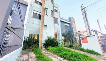 Casa com 5 quartos à venda na Rua Roberto Santini, 123, Hípica, Porto Alegre, 195 m2 por R$ 748.900