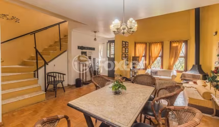 Casa com 3 quartos à venda na Rua Gomes de Freitas, 462, Vila Ipiranga, Porto Alegre, 200 m2 por R$ 900.000