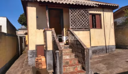 Casa com 3 quartos à venda na Avenida Alexandre Luiz, 521, Jardim Itu Sabará, Porto Alegre, 200 m2 por R$ 276.000