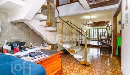 Casa com 4 quartos à venda na Rua Coronel Neves, 442, Medianeira, Porto Alegre, 360 m2 por R$ 583.000