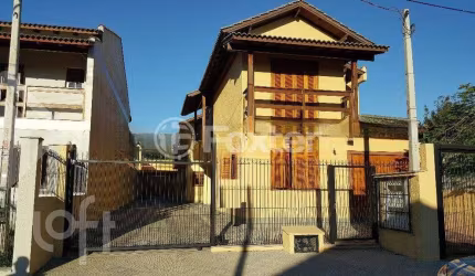 Casa com 2 quartos à venda na Rua Oiampi, 100, Guarujá, Porto Alegre, 196 m2 por R$ 490.000