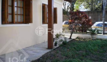 Casa com 5 quartos à venda na Rua Coelho da Costa, 215, Nonoai, Porto Alegre, 211 m2 por R$ 850.000