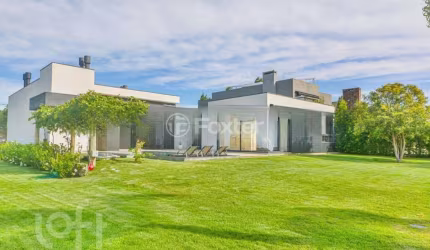 Casa em condomínio fechado com 4 quartos à venda na Avenida Juca Batista, 8000, Belém Novo, Porto Alegre, 418 m2 por R$ 3.590.000