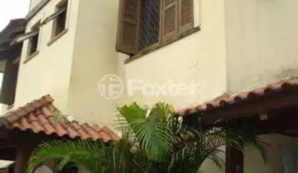 Casa em condomínio fechado com 3 quartos à venda na Rua Doutor Pereira Neto, 1334, Tristeza, Porto Alegre, 195 m2 por R$ 465.000
