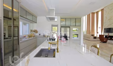 Casa em condomínio fechado com 5 quartos à venda na Avenida Juca Batista, 9000, Belém Novo, Porto Alegre, 388 m2 por R$ 4.780.000