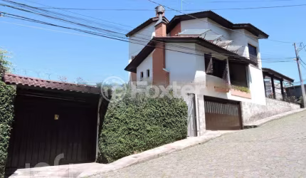 Casa com 3 quartos à venda na Rua Sarmento Leite, 2701, Exposição, Caxias do Sul, 239 m2 por R$ 1.100.000