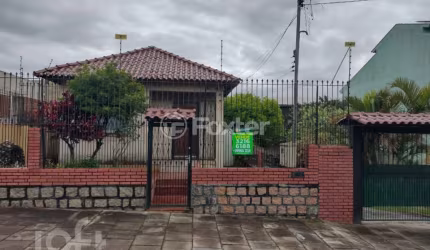 Casa com 2 quartos à venda na Rua Vidal de Negreiros, 741, Vila São José, Porto Alegre, 440 m2 por R$ 900.000