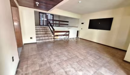 Casa com 3 quartos à venda na Avenida Luiz Moschetti, 515, Vila João Pessoa, Porto Alegre, 283 m2 por R$ 489.000