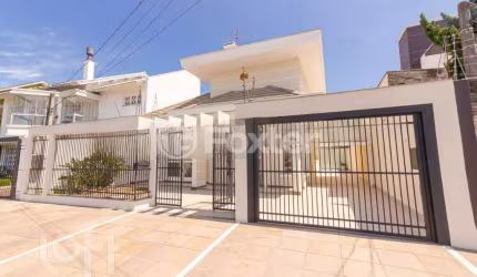 Casa com 3 quartos à venda na Rua Maria Agiova Ghilardi, 6, Centro, Canoas, 217 m2 por R$ 1.290.000