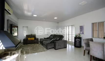 Casa com 3 quartos à venda na Rua General Gomes Carneiro, 603, Medianeira, Porto Alegre, 468 m2 por R$ 650.000