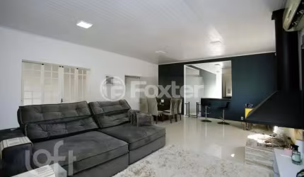 Casa com 3 quartos à venda na Rua General Gomes Carneiro, 603, Medianeira, Porto Alegre, 468 m2 por R$ 650.000