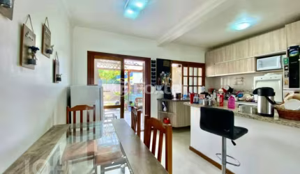 Casa com 3 quartos à venda na Rua Embira, 96, Hípica, Porto Alegre, 105 m2 por R$ 499.000