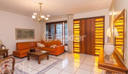 Casa com 3 quartos à venda na Avenida Paul Zivi, 333, Jardim São Pedro, Porto Alegre, 352 m2 por R$ 656.000