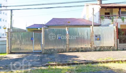 Casa com 4 quartos à venda na Rua Fontoura Xavier, 46, Jardim São Pedro, Porto Alegre, 254 m2 por R$ 850.000