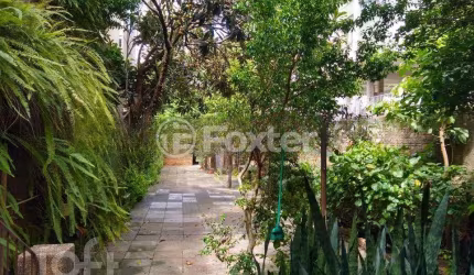 Casa com 4 quartos à venda na Rua Eça de Queiroz, 156, Petrópolis, Porto Alegre, 363 m2 por R$ 1.800.000