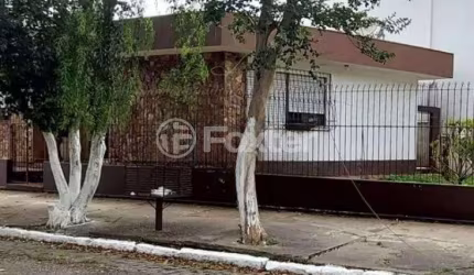 Casa com 4 quartos à venda na Rua Barão de Tramandaí, 15, Passo da Areia, Porto Alegre, 205 m2 por R$ 1.000.000
