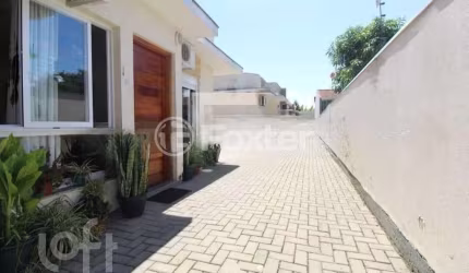 Casa em condomínio fechado com 2 quartos à venda na Rua Protásio Alves, 1004, Niterói, Canoas, 47 m2 por R$ 220.000
