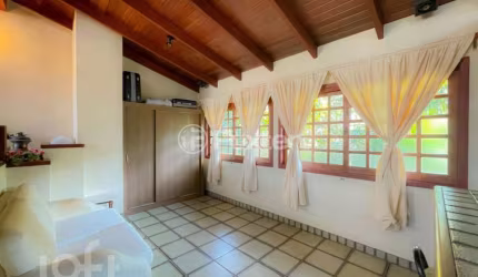 Casa com 3 quartos à venda na Rua Araponga, 306, Chácara das Pedras, Porto Alegre, 360 m2 por R$ 1.575.000