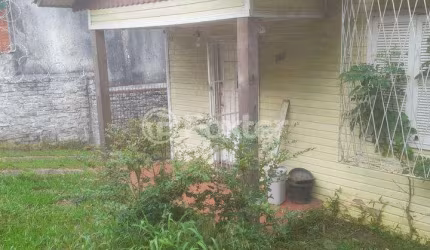 Casa com 2 quartos à venda na Rua Teixeira de Carvalho, 162, Medianeira, Porto Alegre, 360 m2 por R$ 390.000