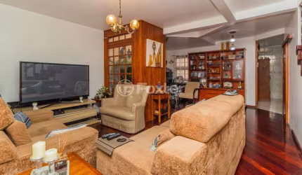 Casa com 5 quartos à venda na Rua Alfredo Silveira Dias, 234, Nonoai, Porto Alegre, 328 m2 por R$ 1.300.000