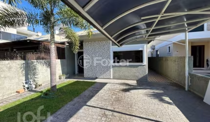 Casa com 3 quartos à venda na Rua do Ipê da Várzea, 84, Cachoeira do Bom Jesus, Florianópolis, 80 m2 por R$ 1.400.000