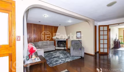 Casa com 4 quartos à venda na Rua Erechim, 1025, Nonoai, Porto Alegre, 358 m2 por R$ 880.000