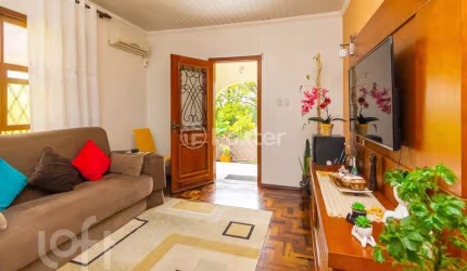 Casa com 3 quartos à venda na Rua Rafael Clark, 195, Partenon, Porto Alegre, 280 m2 por R$ 549.000