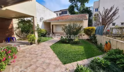 Casa com 6 quartos à venda na Rua da Várzea, 32, Jardim São Pedro, Porto Alegre, 403 m2 por R$ 790.000