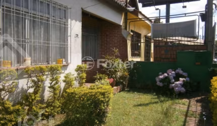 Casa com 3 quartos à venda na Rua Cacequi, 228, Passo da Areia, Porto Alegre, 130 m2 por R$ 699.900