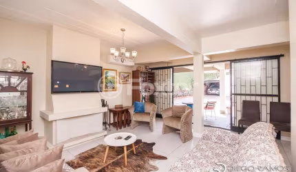 Casa com 5 quartos à venda na Rua Professor Cristiano Fischer, 1138, Jardim do Salso, Porto Alegre, 375 m2 por R$ 905.000