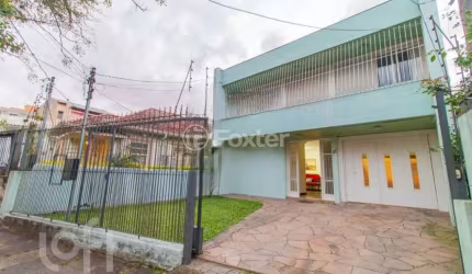 Casa com 3 quartos à venda na Rua Fagundes Varela, 83, Santo Antônio, Porto Alegre, 220 m2 por R$ 750.000