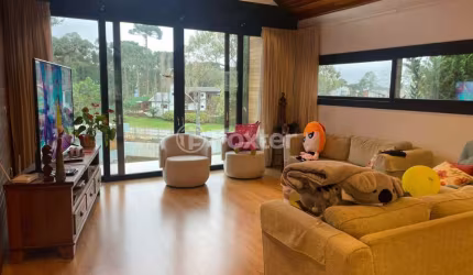 Casa em condomínio fechado com 3 quartos à venda na Rua Vitório Carassai, 277, São José, Canela, 200 m2 por R$ 2.790.000