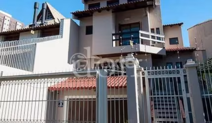 Casa com 3 quartos à venda na Rua Matias José Bins, 1489, Chácara das Pedras, Porto Alegre, 221 m2 por R$ 1.300.000