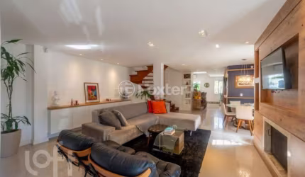 Casa com 3 quartos à venda na Rua Padre Paulo Englert, 113, Espírito Santo, Porto Alegre, 176 m2 por R$ 850.000