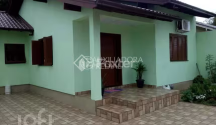 Casa com 2 quartos à venda na Rua Santa Tereza, 31, Olaria, Canoas, 69 m2 por R$ 399.500