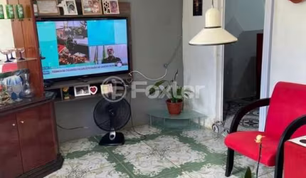 Casa com 2 quartos à venda na Rua Mauro Costa, 19, Mário Quintana, Porto Alegre, 51 m2 por R$ 129.900