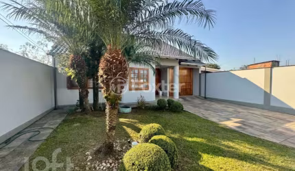 Casa com 4 quartos à venda na Rua Santa Cruz, 1472, Niterói, Canoas, 232 m2 por R$ 980.000