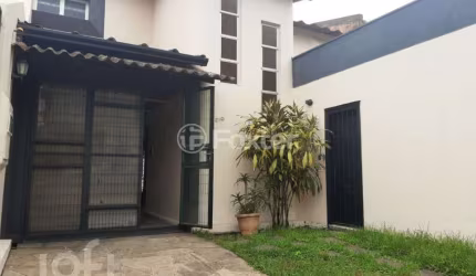 Casa com 4 quartos à venda na Rua Cláudio Manoel da Costa, 210, Jardim Itu Sabará, Porto Alegre, 300 m2 por R$ 900.000