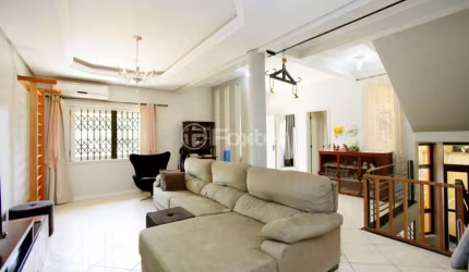 Casa com 5 quartos à venda na Rua Isidoro Tressi, 507, Jardim Botânico, Porto Alegre, 379 m2 por R$ 1.615.000